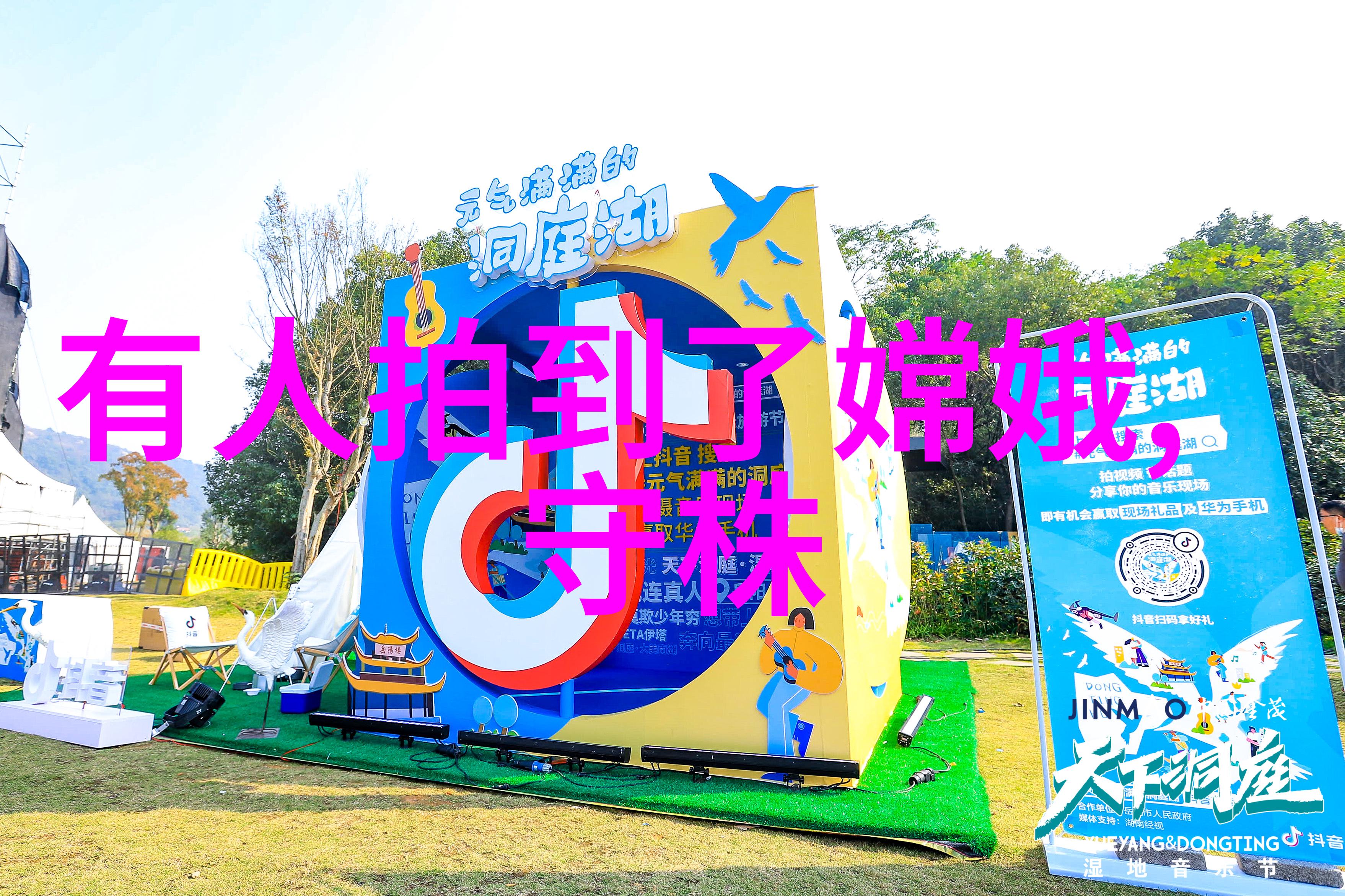 中国经典历史故事100篇100字 - 三国演义中的智谋与勇略诸葛亮刘备与曹操的传奇