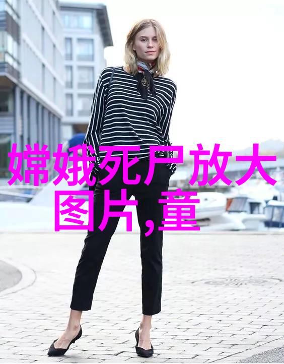 在落地玻璃窗c我家的阳光房每天都能看到外面世界的变化